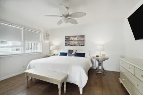 Malibu Carbon Beach Oceanfront Suite Three - Image 4