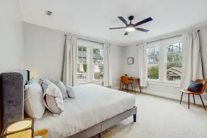 Spacious duplex with private balcony, washer & dryer, and WiFI - Image 4