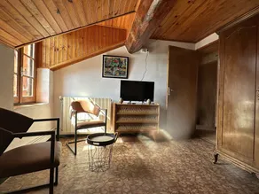 Apartment on 3rd floor of a village house - Image 2