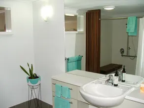 Bright, spacious, modern and cosy 2 bedroom apartment with amazing ocean views. - Image 4