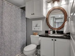 Perfect Getaway! Centrally located to downtown shops, dining, and activities! - Image 3