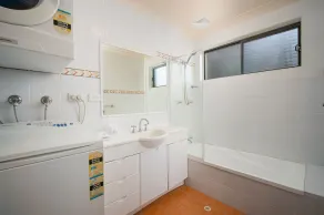 Fully Furnished and Equipped 2 Bedroom Unit in Hornsby - Image 2