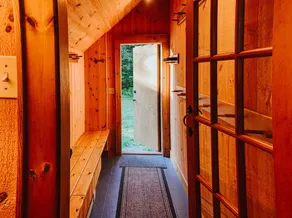 Deerwood Hill ~ après ski cabin • hot tub • fire pit • Stratton • Manchester - Image 2