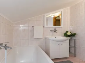 Holiday Home By The Sea - Nina & Kate - Image 3