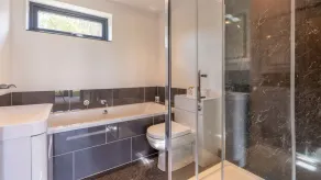 Lower Lodge Barn - sleeps 8 guests  in 4 bedrooms - Image 4