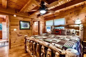 Spacious Retreat~ Hot Tub~ Stunning Views~ Game Room - Image 4
