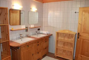 Rustic mountain hut with panoramic view and close to the slopes - Image 2