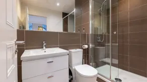 Bank Serviced Apartments by LovelyStay - Image 4