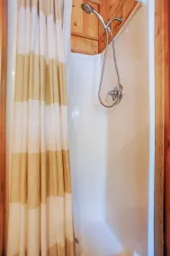 Die Trottage: \"Modernes 2 Schlafzimmer Seneca Lake Home\" - Image 3