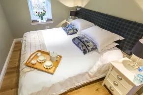 Luxury Bed and Breakfast cottage set within the gardens of Maspie House. - Image 3
