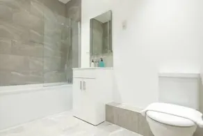 Comfortable Swindon 2 bedroom Apartment, sleeps 5, FREE Parking - Image 2