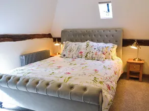 2 bedroom accommodation in Hothfield - Image 4