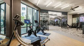 Landing Chic 1BD Gym - Image 4