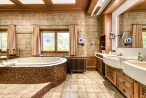 Luxurious and Calm Central Hideaway - Image 3