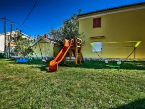 Holiday Home in Krusevo with Garden & BBQ - Image 2