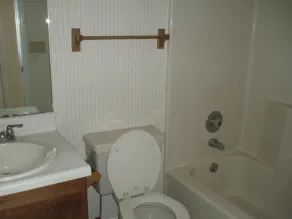 2 bedroom  2 bath house on quiet street - Image 3