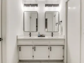 Chic OKC Retreat Near Lake Hefner -Family Friendly - Image 4