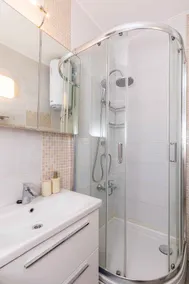 Holiday apartment with terrace and air conditioning - Image 3