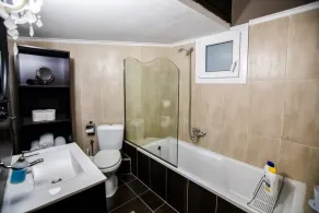 DELUXE APARTMENTS - parking , central suites - Image 4