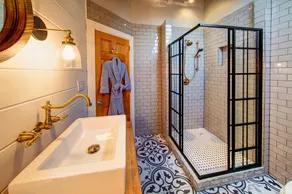 Luxus-Log mit spektakulärer Aussicht, Feuerstelle, Clawfoot Tub In The Master - Image 4