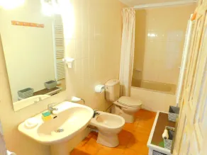 Apartment with sea view 50 metres from the beach - Image 3