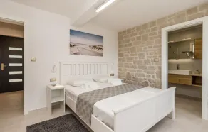 Hus ved stranden i Lopar - Image 5