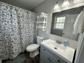 Beautifully remodeled duplex near the ARK encounter. This listing is for 1 side. - Image 4