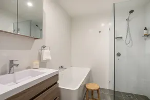 Designer Penthouse Overlooking Manly, the Ocean and Harbour - Image 2