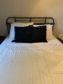 Lovely sophisticated renovated 2 BR - Image 2
