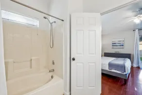 Alligator Vacation Home - Image 4