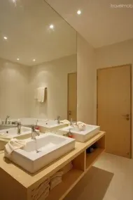 Andaman View: Seaview, 5 Bedroom, Private Pool, sleeping 15 guests, maid/cook - Image 4