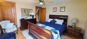 Entire home in quaint neighborhood -walk to restaurants and close to everything! - Image 5