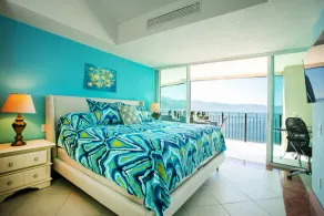 Beachfront, Luxurious Grand Venetian 3 Bedroom,  Fiber Optic WIFI - Image 5