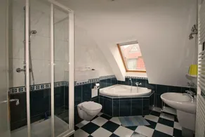 Apartment over 2 floors with 2 balconies and views of the sea and the countryside - Image 2