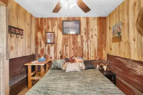 The Desperado Inn is a charming secluded cabin with Mountain Fork River access - Image 4