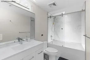 2BR,2BTR with AC condo in vancouver 6 guests parking - Image 3