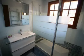 Cosy house with garden + Terrace, ocean and bay in walking distance, Wifi and TV - Image 3
