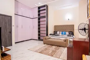 Executive 4 bedroom house - Image 5
