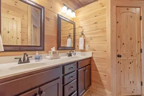 Cozy cabin with indoor fireplace - Image 5