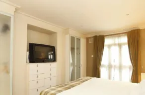 Your Place in Little Venice; Live like a Londoner just 15 Minutes from West End - Image 4