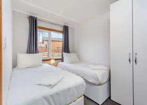 Alojamiento de 2 habitaciones en Castlewood - Image 5