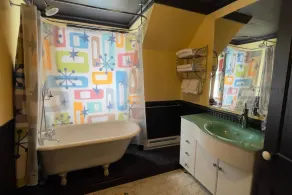 Cool, Retro Getaway in Heart of Downtown - Image 3
