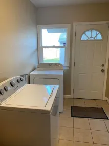 Charming home in a great neighborhood just minutes from hospitals - Image 2