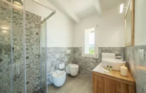 Luxury sea-view villa with private pool – 4 bedrooms, sleeps 8 - Image 5