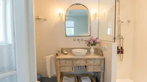 Villa La Colonial - 5 minutes walk from beach and 10 minutes from center Design - Image 3