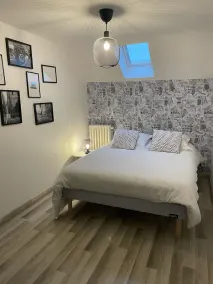 Gite de Caractère Proche Campagne, Jacuzzi Privatif, Terrain Clos Arboré - Image 3