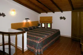 Family 1-bedroom split level - Image 4