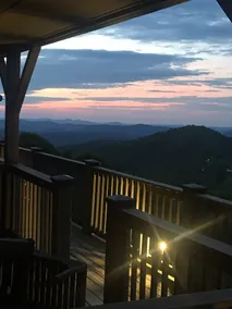 Cozy Mountain Getaway - Image 5