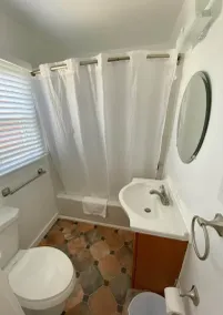 Queen Room | 8 | No Pets - Image 2