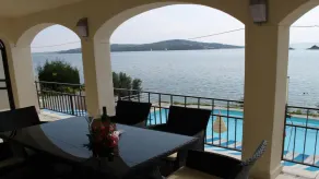 April og maj-10% rabat, fantastisk udsigt, privat strand ved havet, opvarmet pool - Image 4